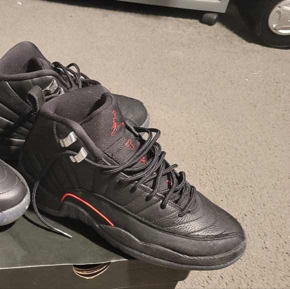 Boys GS Jordan 12 Retro - Picture 2 of 3